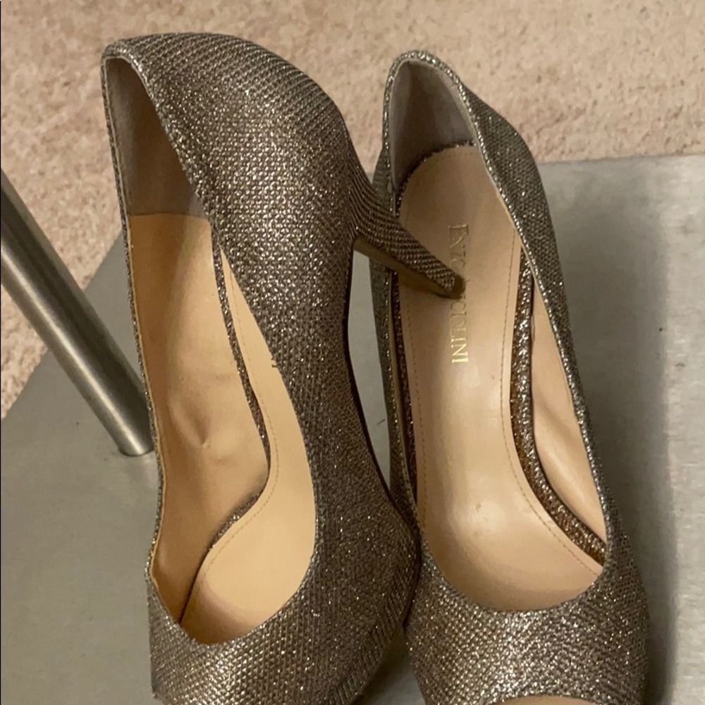Light gold shimmery peep toe pumps - Picture 6 of 8